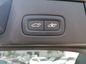 Volvo  Recharge  Plug-In Hybrid T8 AWD Inscription