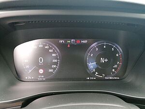 Volvo  T3 Momentum Pro AHB-LED PDC RFK SHZ CarPlay