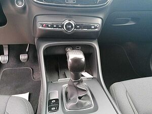 Volvo  T3 Momentum Pro AHB-LED PDC RFK SHZ CarPlay