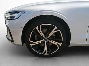 Volvo  B4 MildHybrid Plus Dark 360° PANO AHK TH-LED