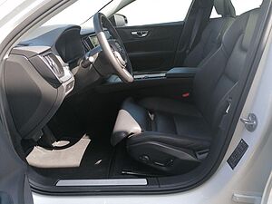 Volvo  B4 MildHybrid Plus Dark 360° PANO AHK TH-LED