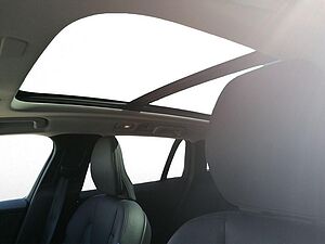 Volvo  B4 MildHybrid Plus Dark 360° PANO AHK TH-LED