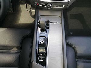 Volvo  B4 MildHybrid Plus Dark 360° PANO AHK TH-LED