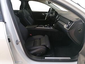 Volvo  B4 MildHybrid Plus Dark 360° PANO AHK TH-LED