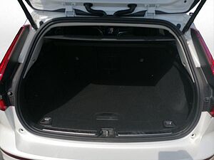 Volvo  B4 MildHybrid Plus Dark 360° PANO AHK TH-LED