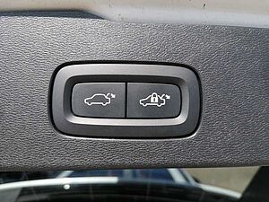 Volvo  B4 MildHybrid Plus Dark 360° PANO AHK TH-LED