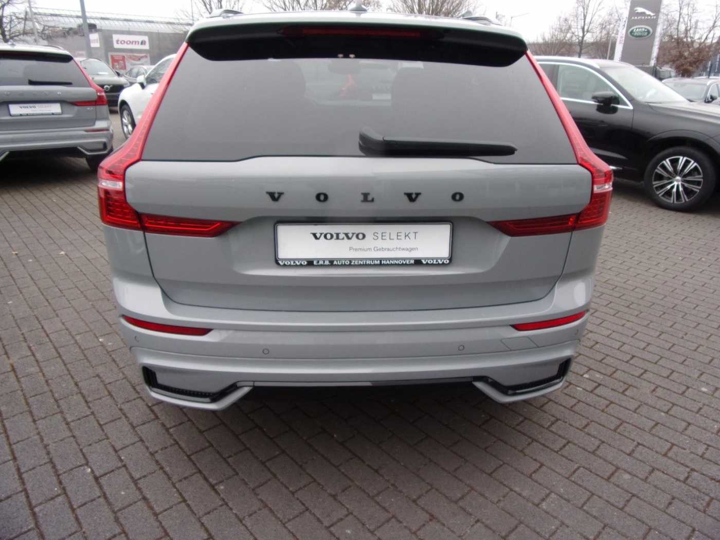Volvo  B4 Plus Dark 2WD