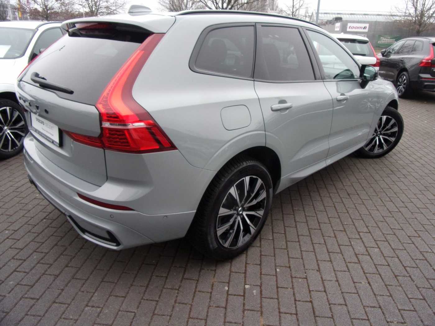 Volvo  B4 Plus Dark 2WD
