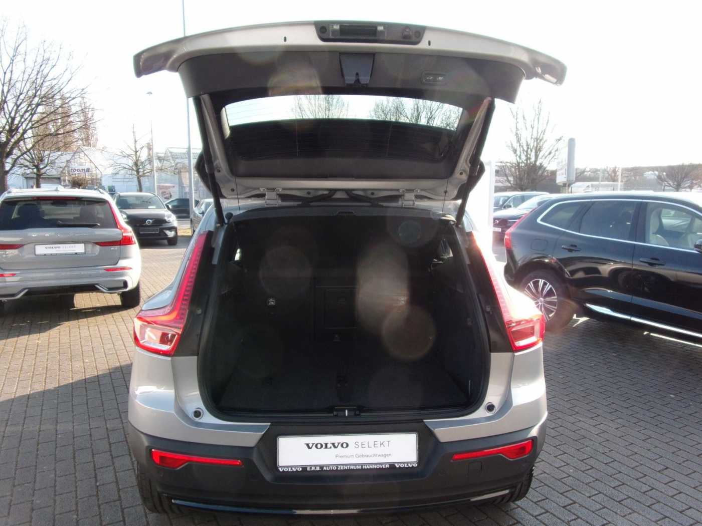 Volvo  B3 Plus Dark 2WD