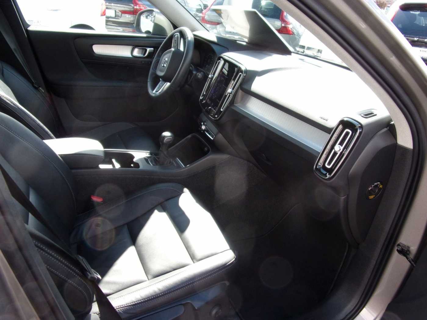 Volvo  T3  Momentum Pro 2WD