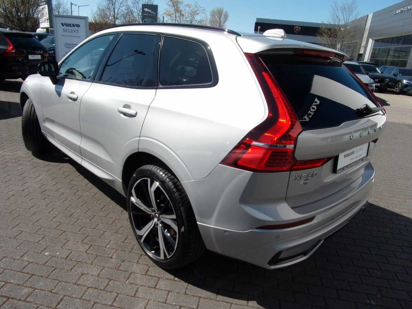 Volvo  B4 Plus Dark 2WD