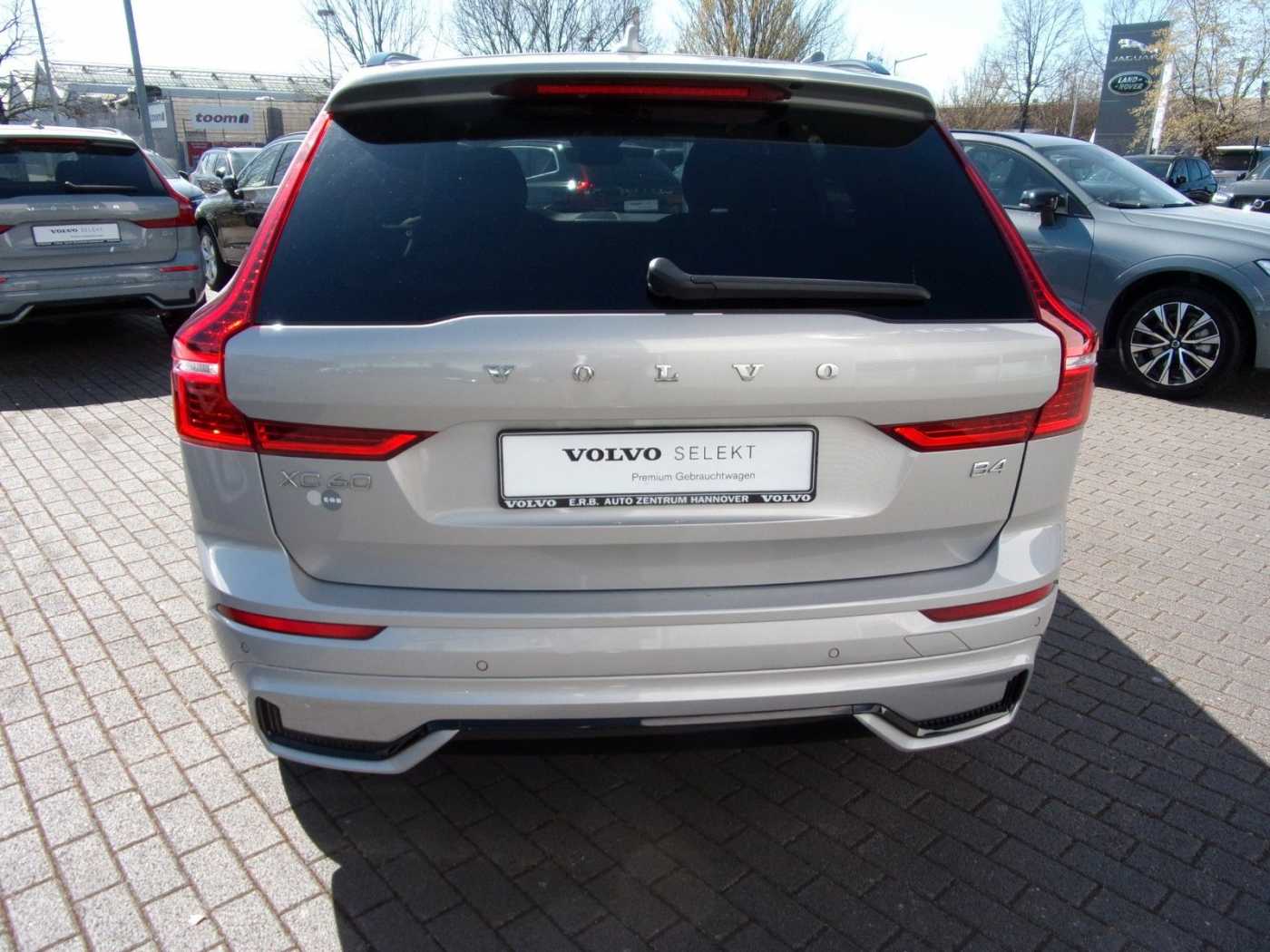 Volvo  B4 Plus Dark 2WD
