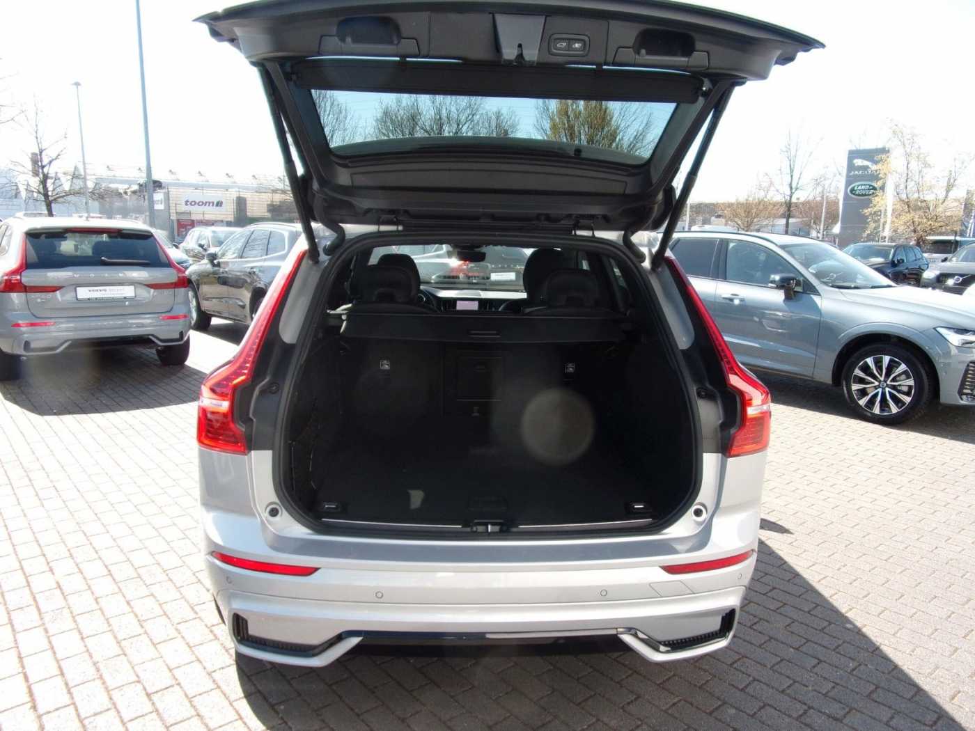 Volvo  B4 Plus Dark 2WD