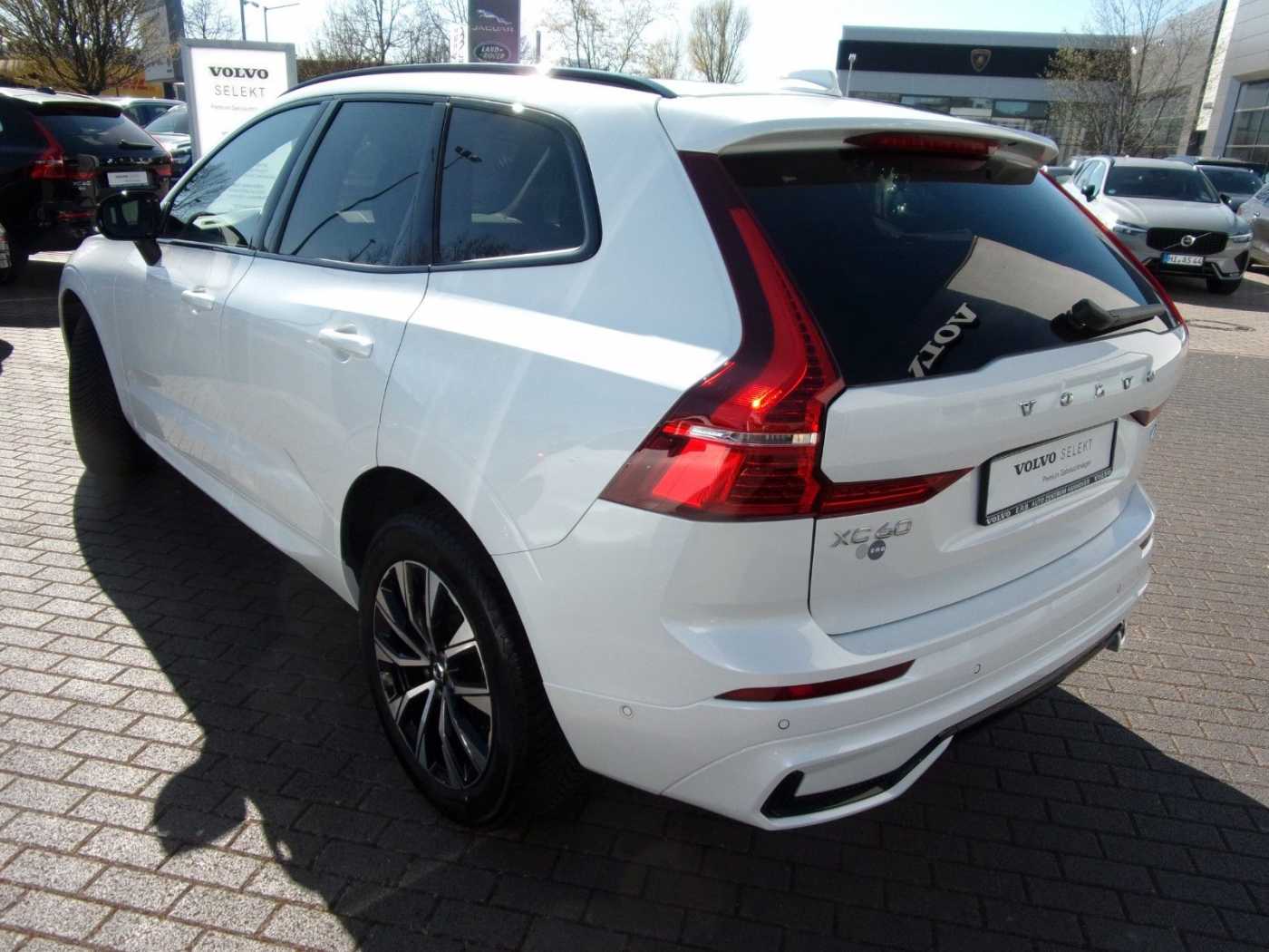 Volvo  B4 Plus Dark 2WD