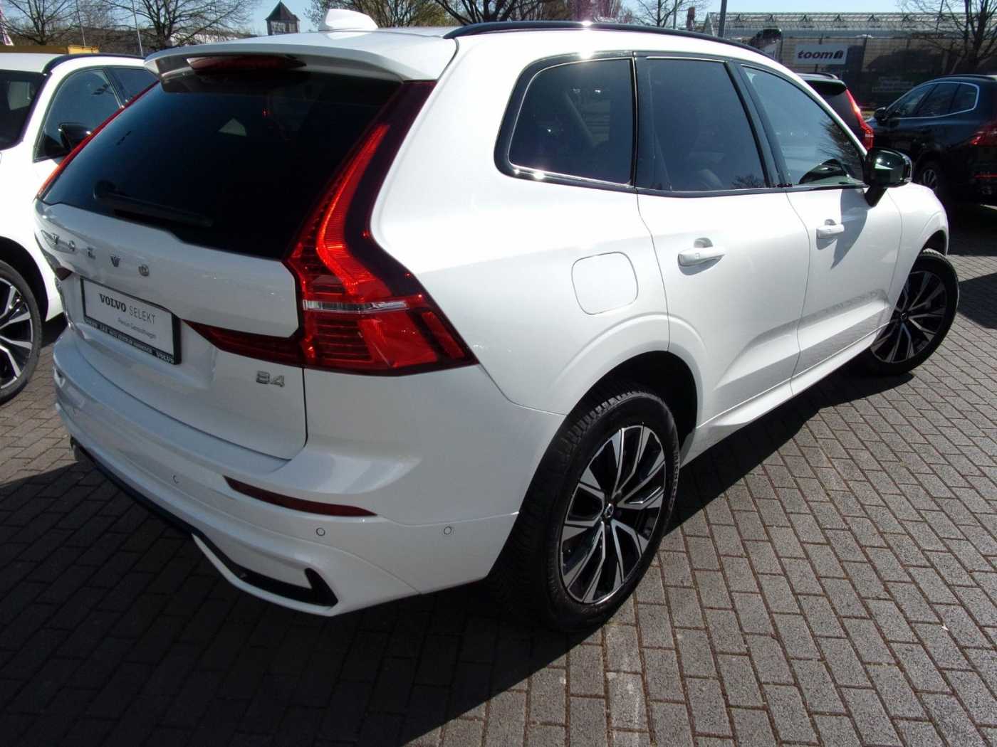 Volvo  B4 Plus Dark 2WD