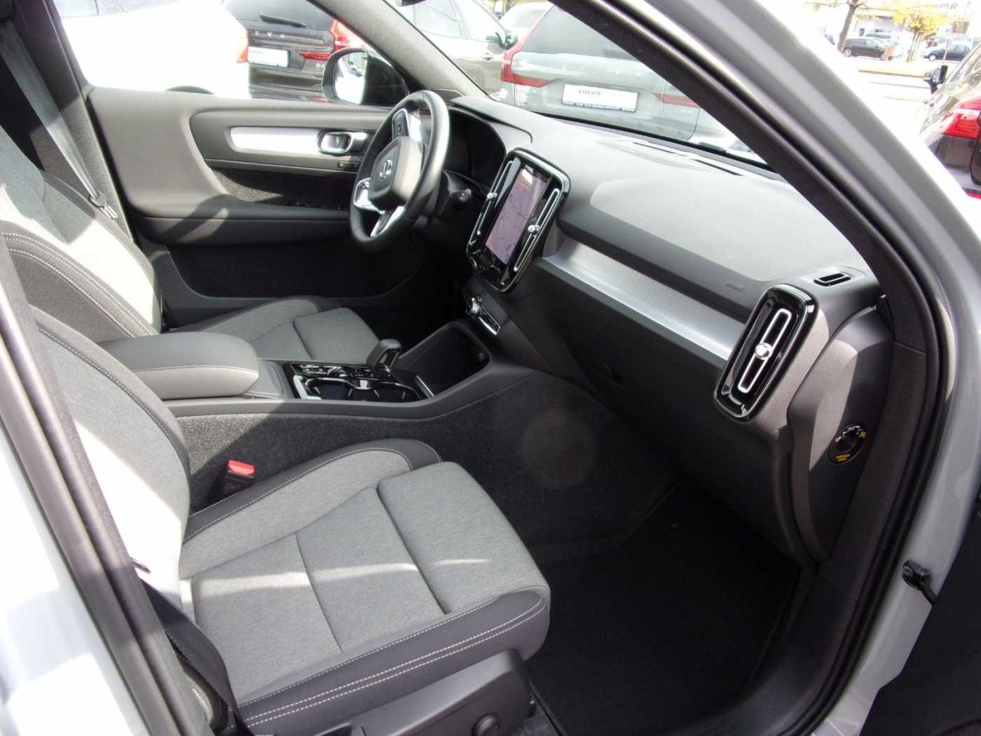 Volvo  B3 Plus Dark 2WD