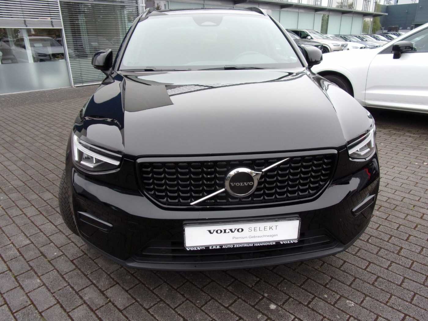 Volvo  B3 Plus Dark 2WD