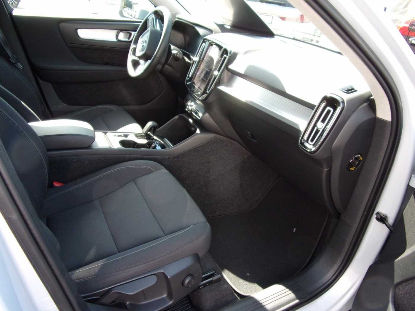 Volvo  T3 Momentum Pro 2WD