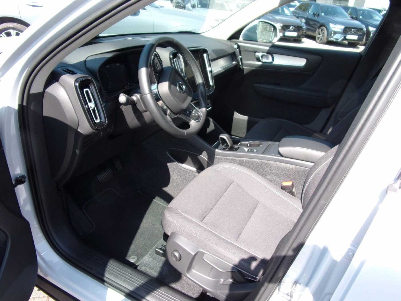Volvo  T3 Momentum Pro 2WD