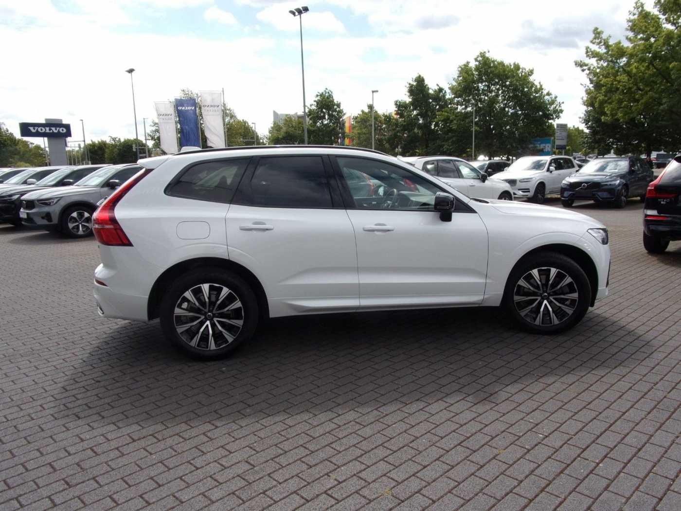 Volvo  B4 Plus Dark 2WD