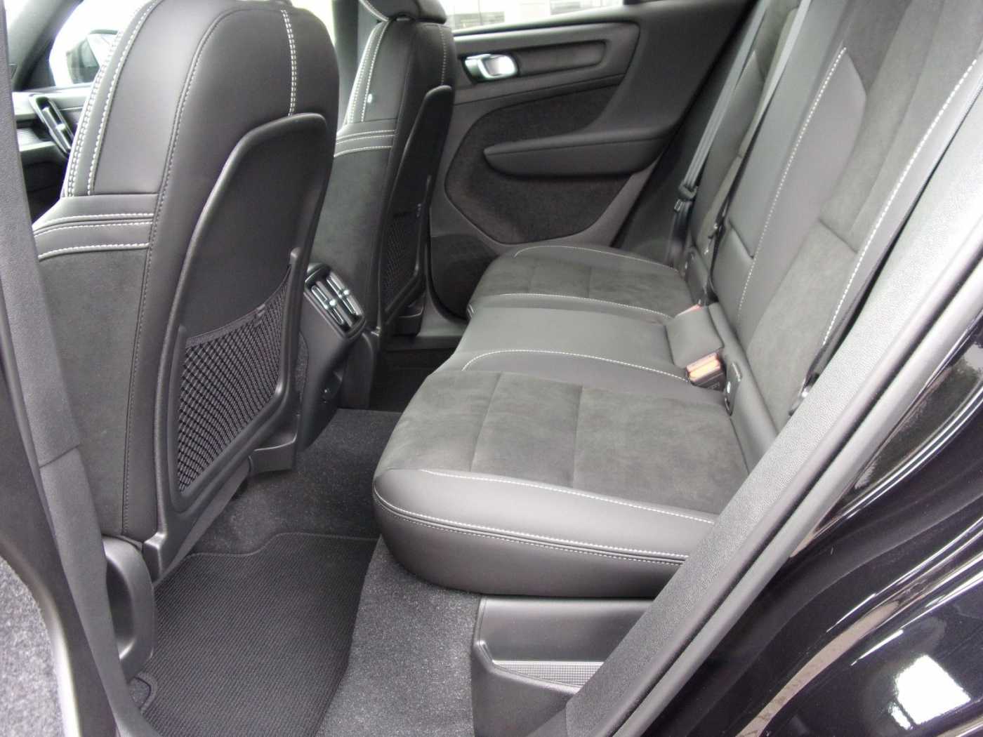 Volvo  XC40 Plus Dark 2WD