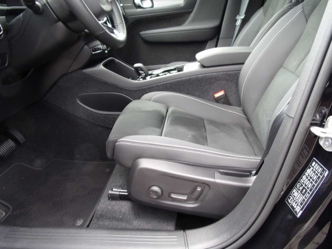 Volvo  XC40 Plus Dark 2WD