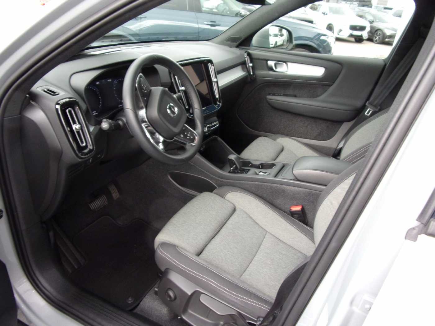 Volvo  T2 Core 2WD