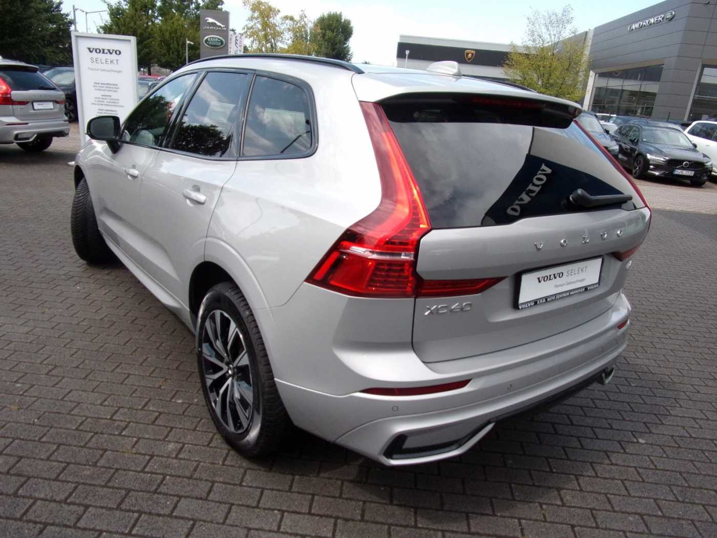 Volvo  B4 Plus Dark 2WD
