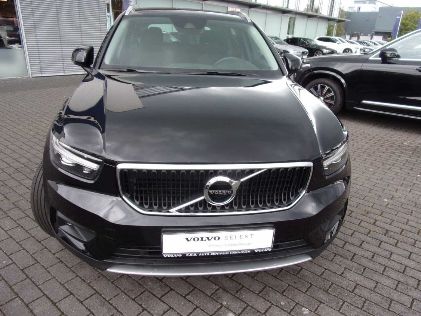 Volvo  B4 Momentum Pro AWD