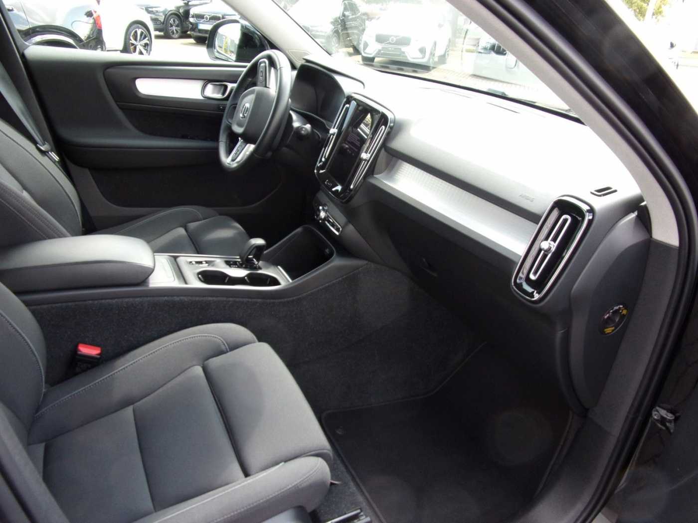 Volvo  T3 Momentum Pro 2WD
