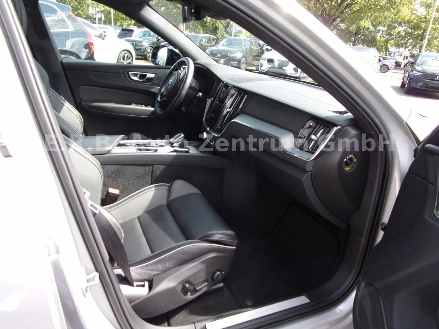 Volvo  B4 Ultimate Dark AWD