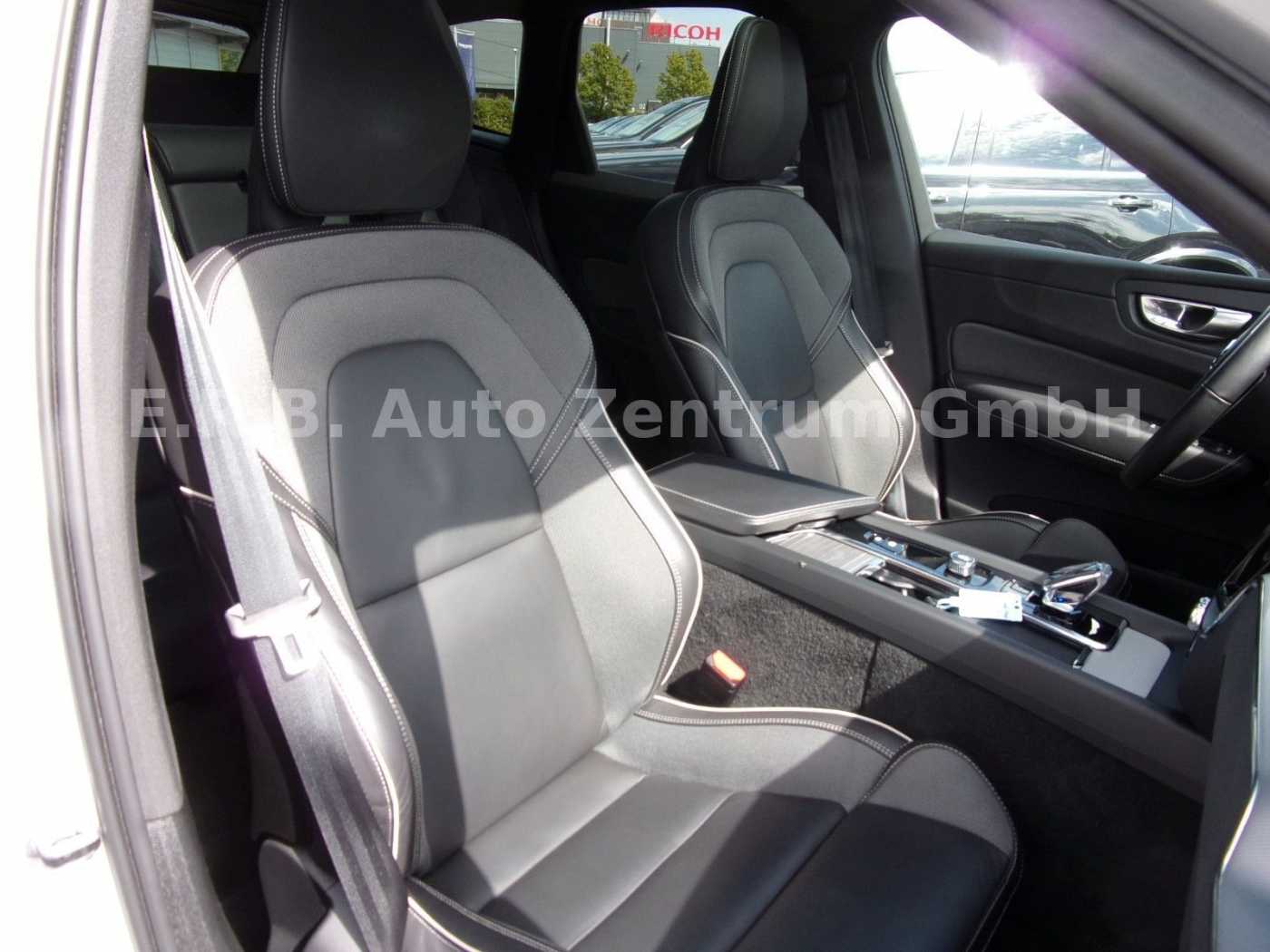 Volvo  B4 Ultimate Dark AWD