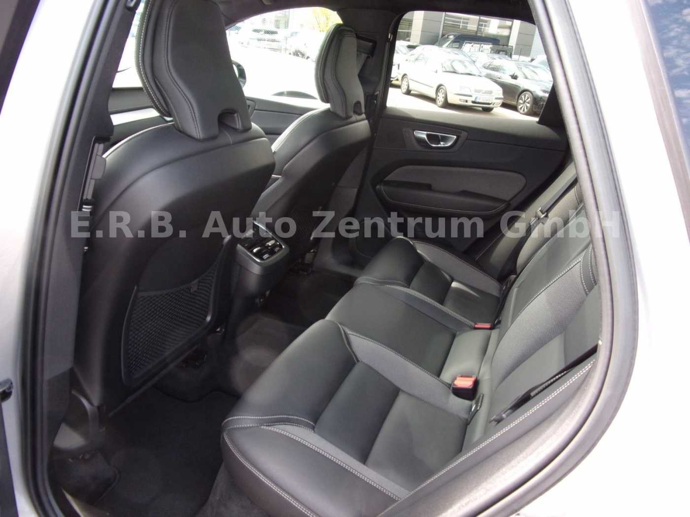 Volvo  B4 Ultimate Dark AWD
