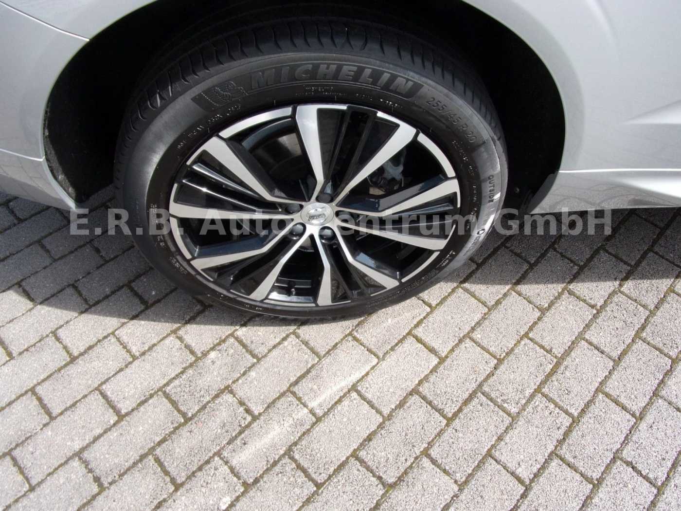 Volvo  B4 Ultimate Dark AWD