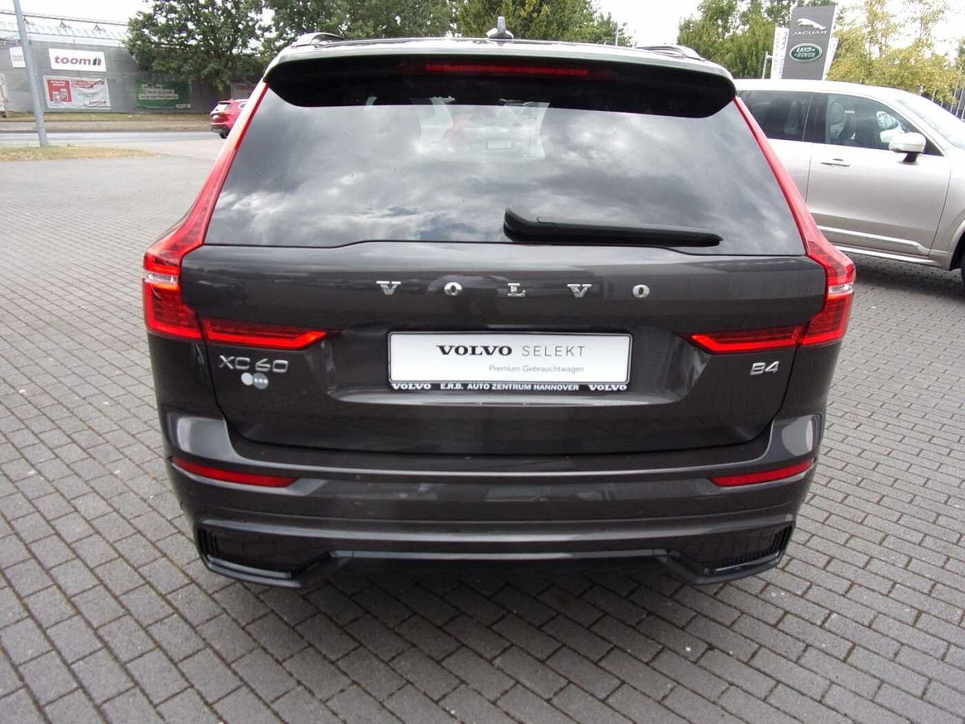 Volvo  B4 Plus Dark 2WD