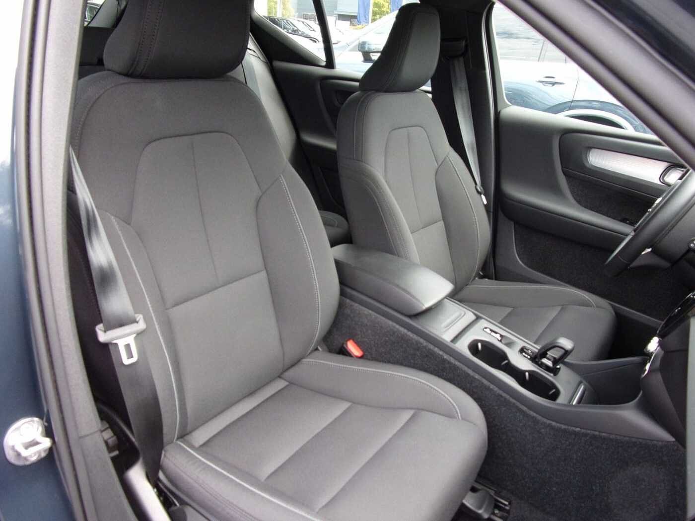 Volvo  T3 Momentum Pro 2WD