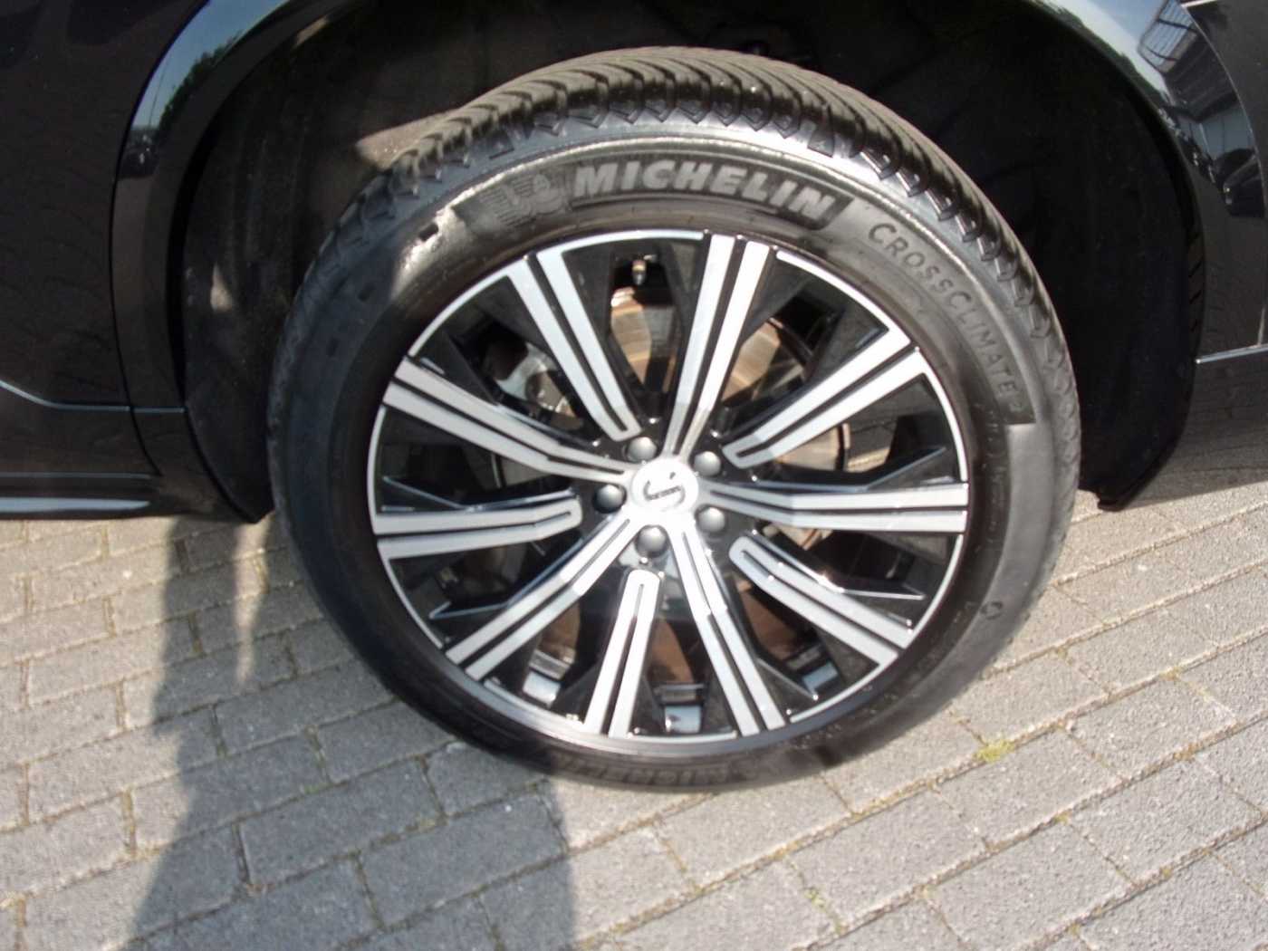 Volvo  Plus Bright AWD