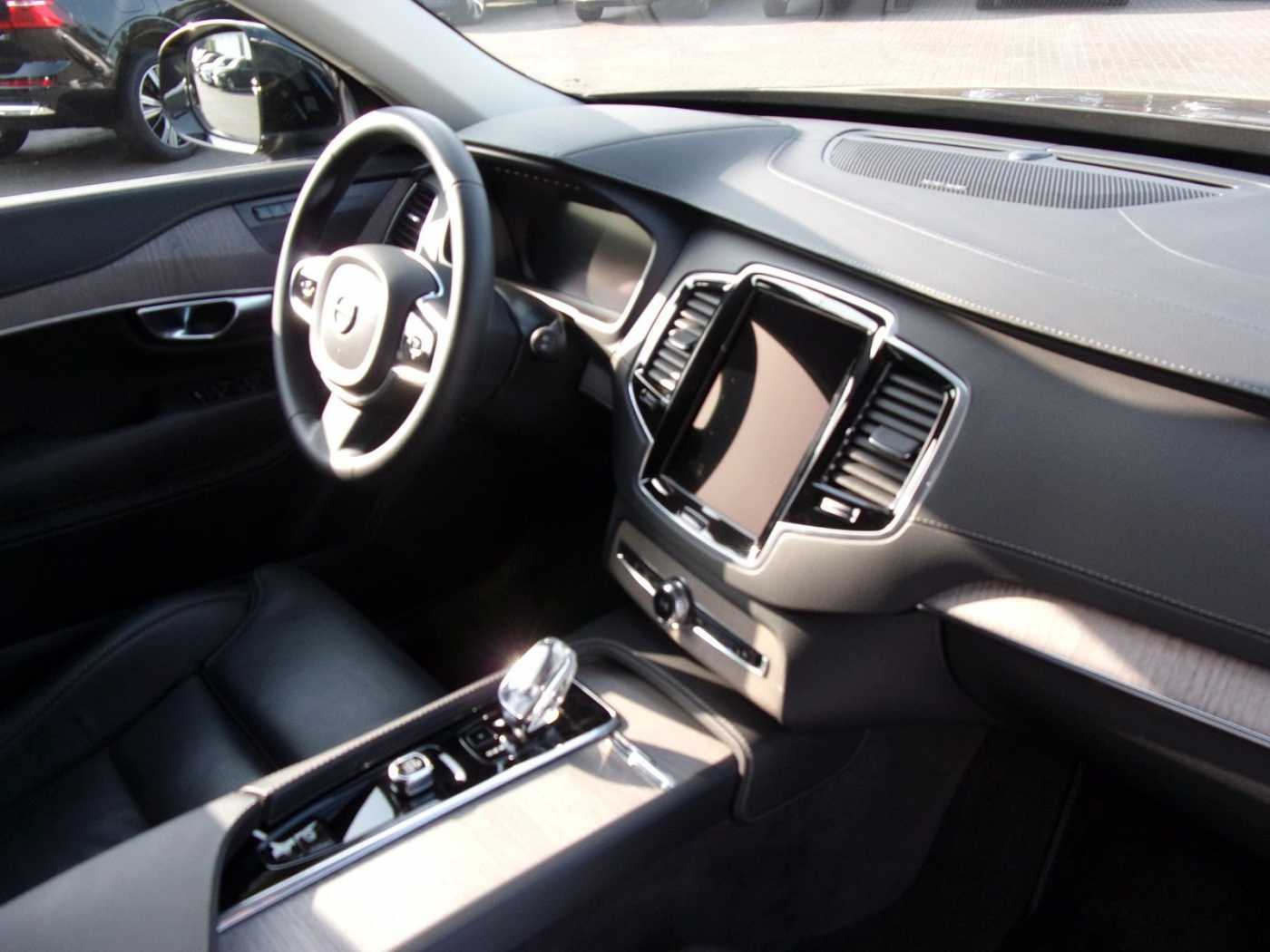 Volvo  Plus Bright AWD