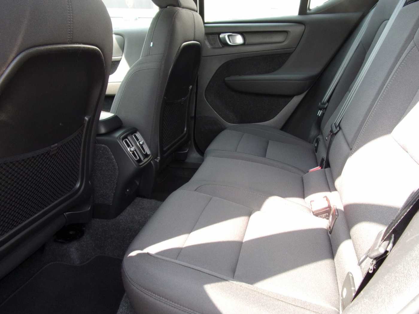 Volvo  Momentum Pro 2WD