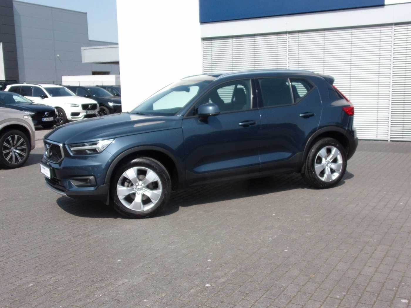 Volvo  Momentum Pro 2WD