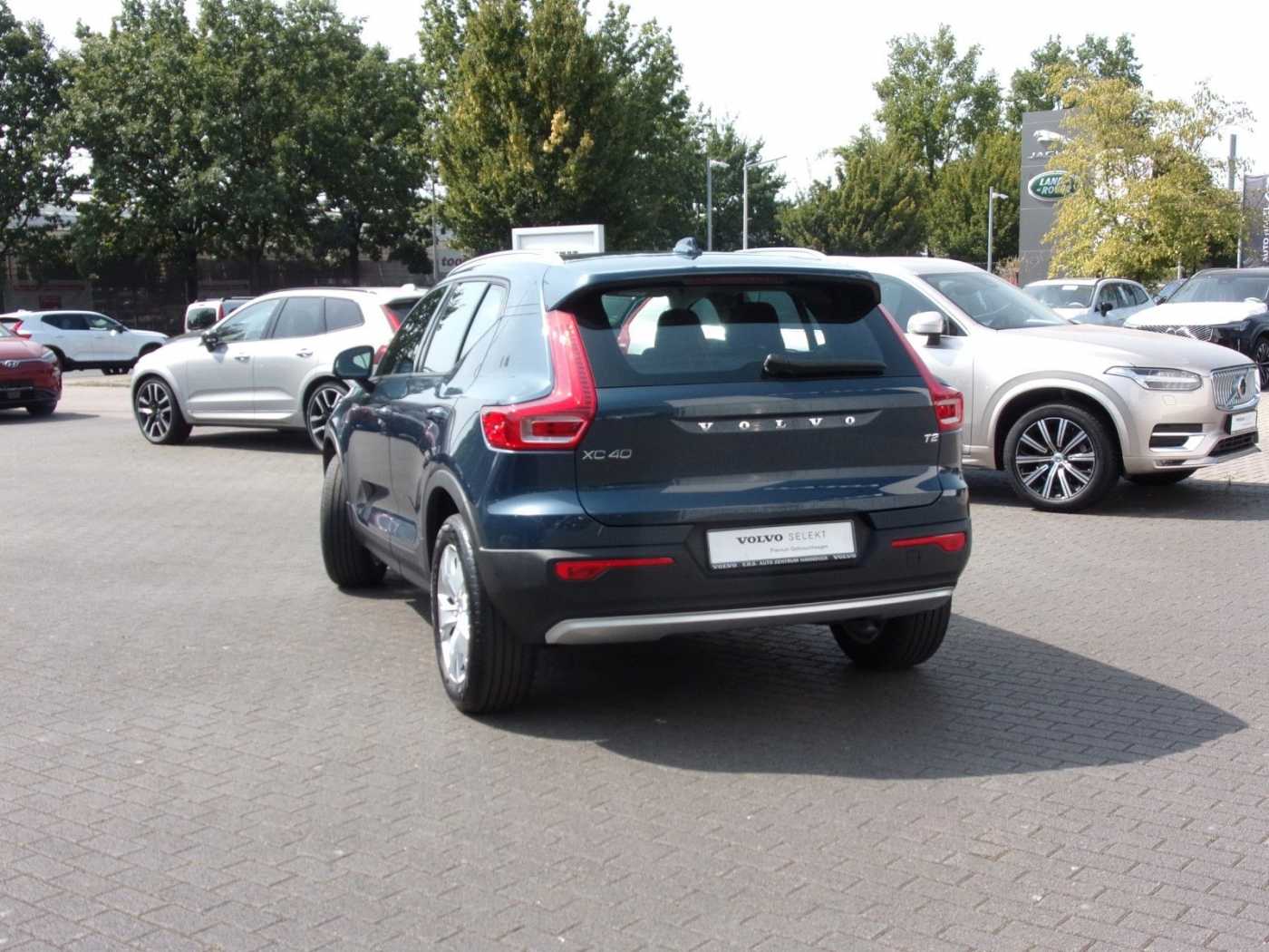 Volvo  Momentum Pro 2WD