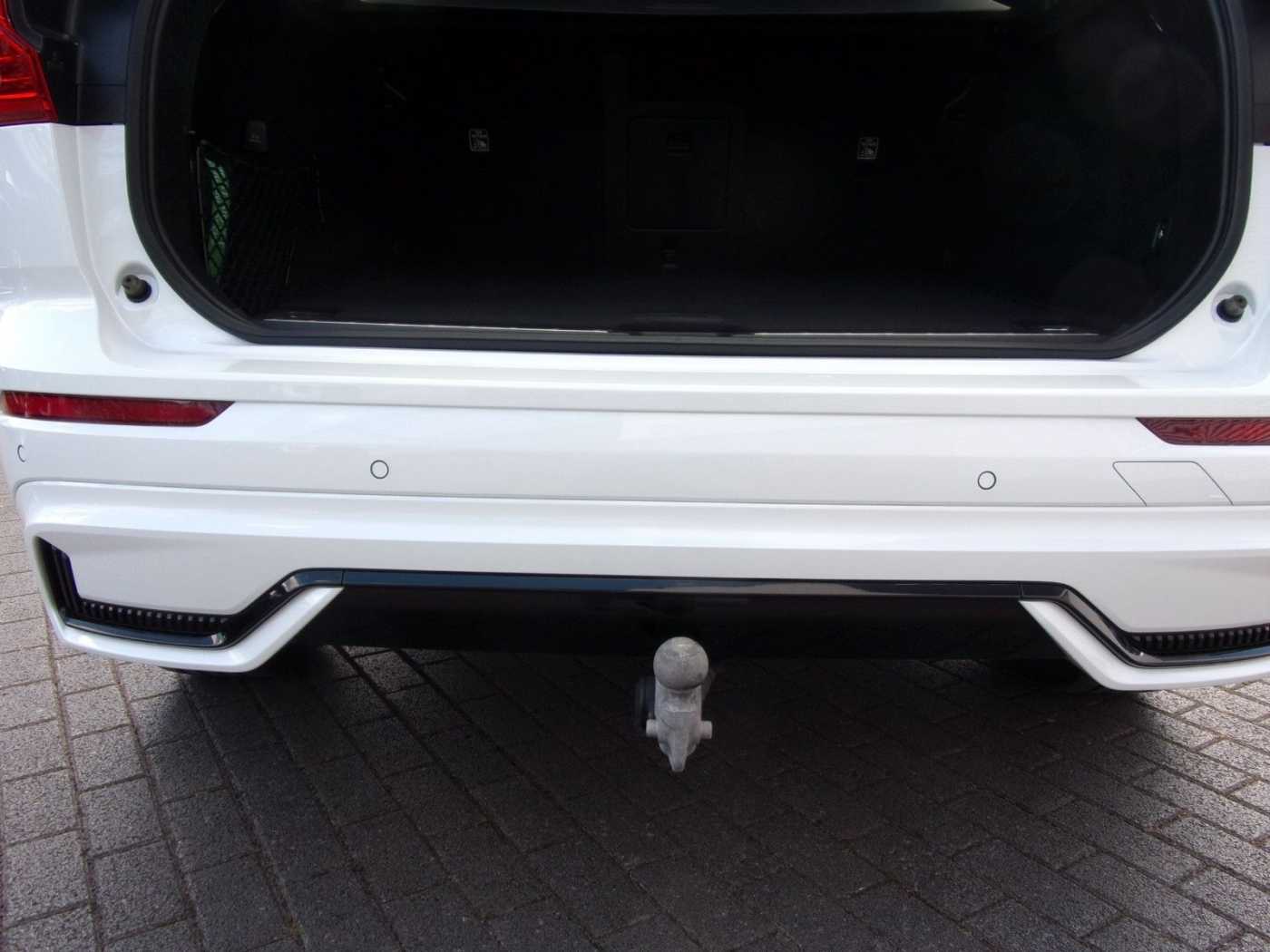Volvo  Plus Dark 2WD
