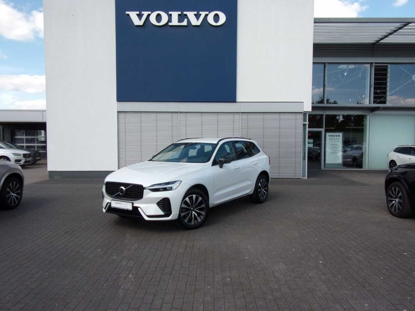 Volvo  Plus Dark 2WD