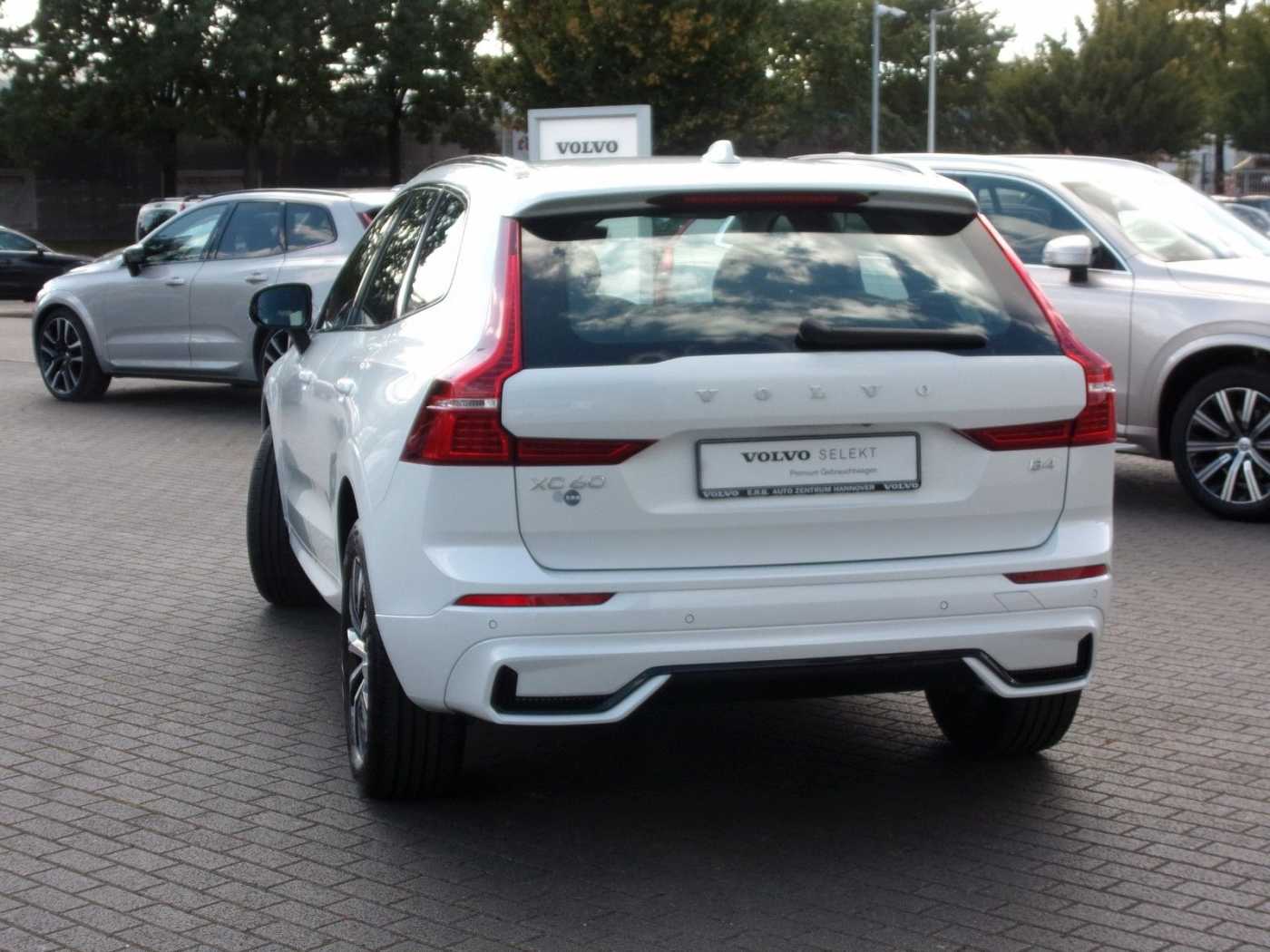 Volvo  Plus Dark 2WD