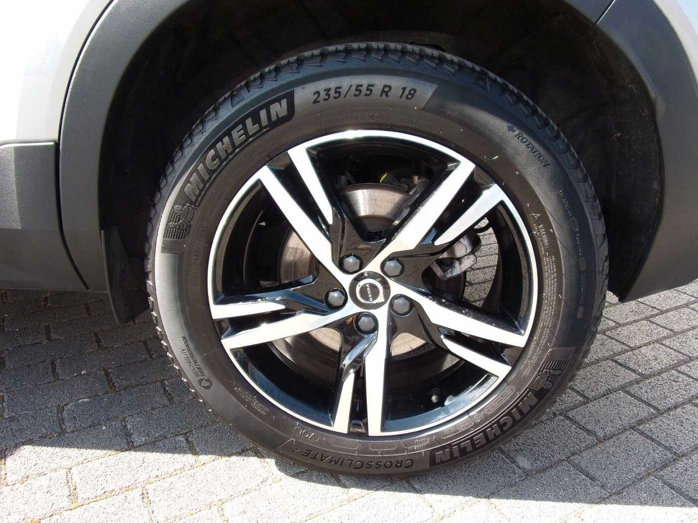 Volvo  Plus Dark 2WD
