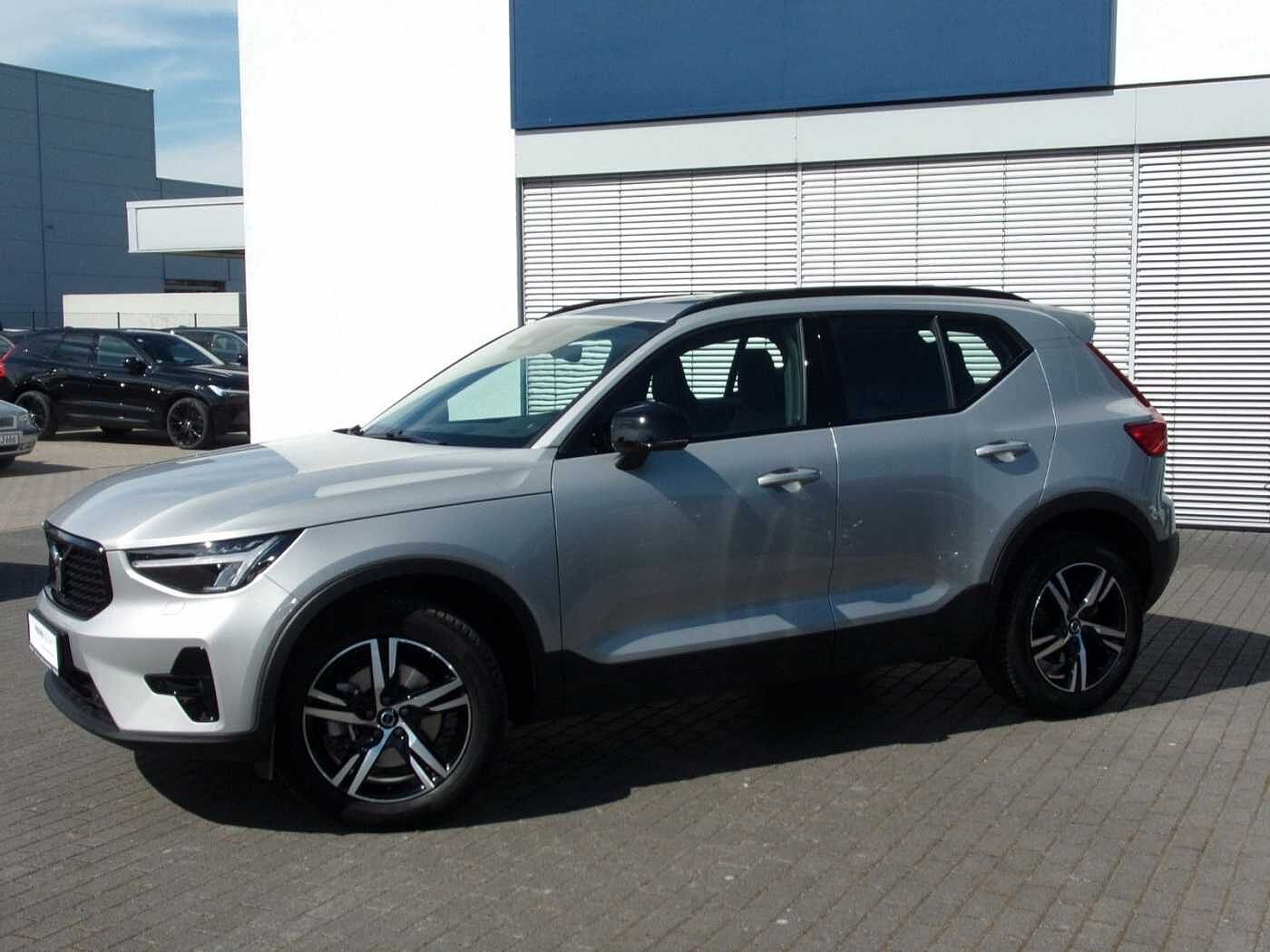Volvo  Plus Dark 2WD