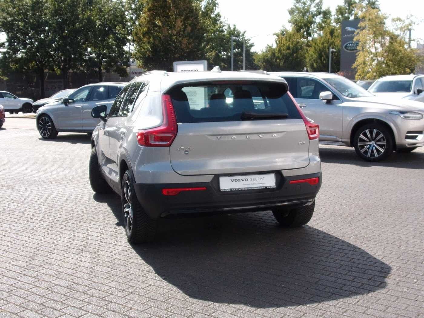 Volvo  Plus Dark 2WD