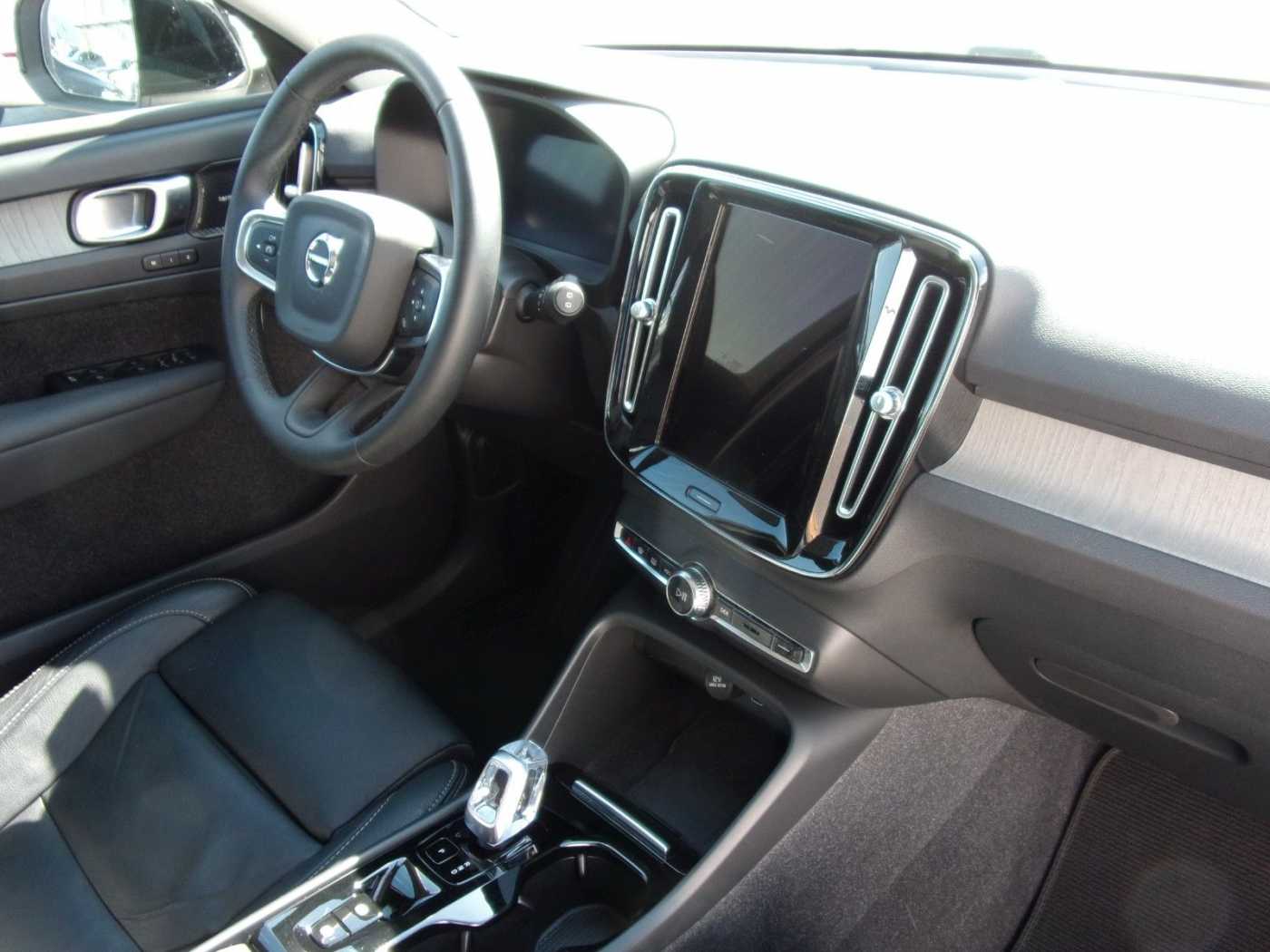 Volvo  Plus Dark 2WD