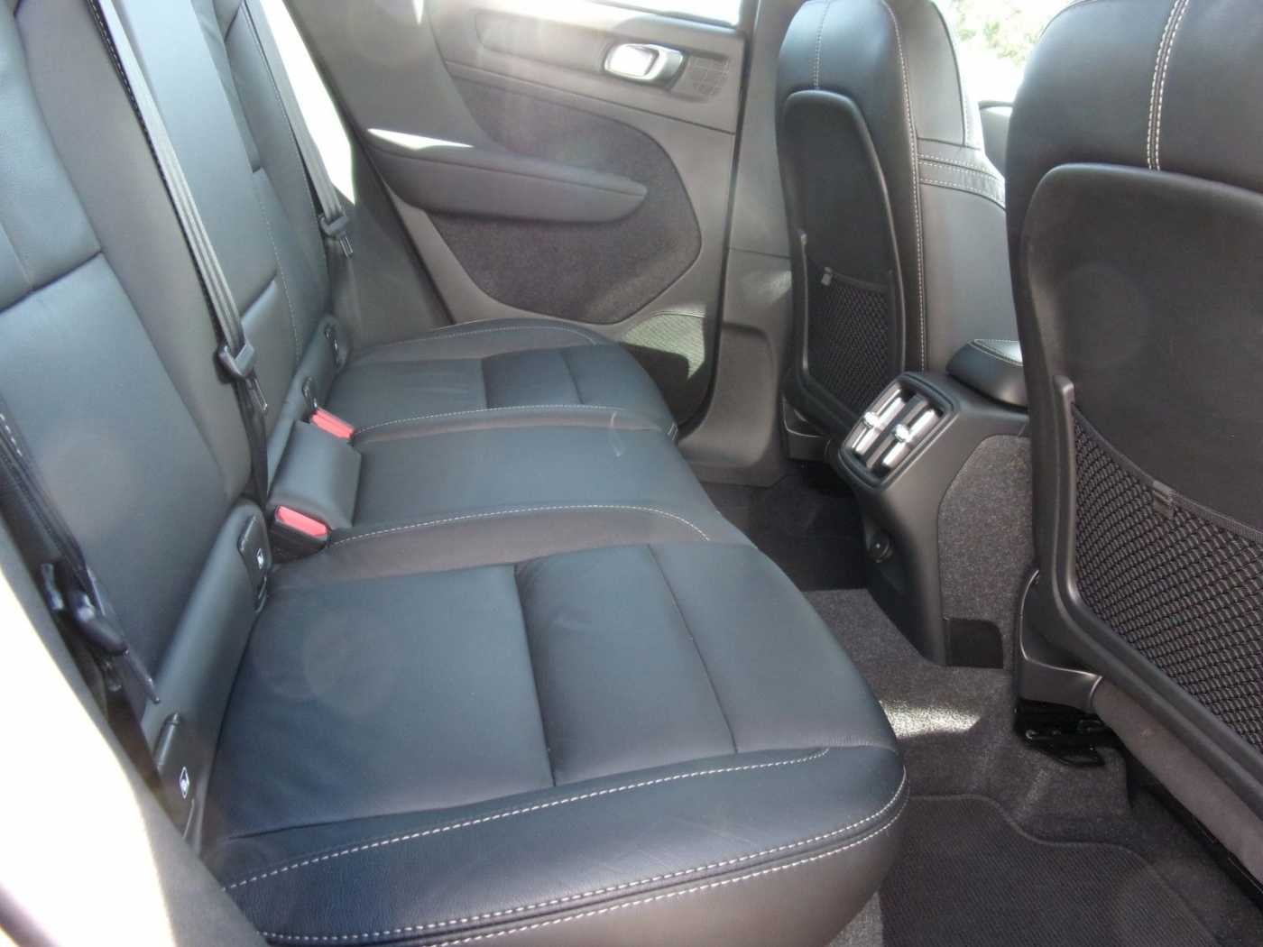 Volvo  Plus Dark 2WD