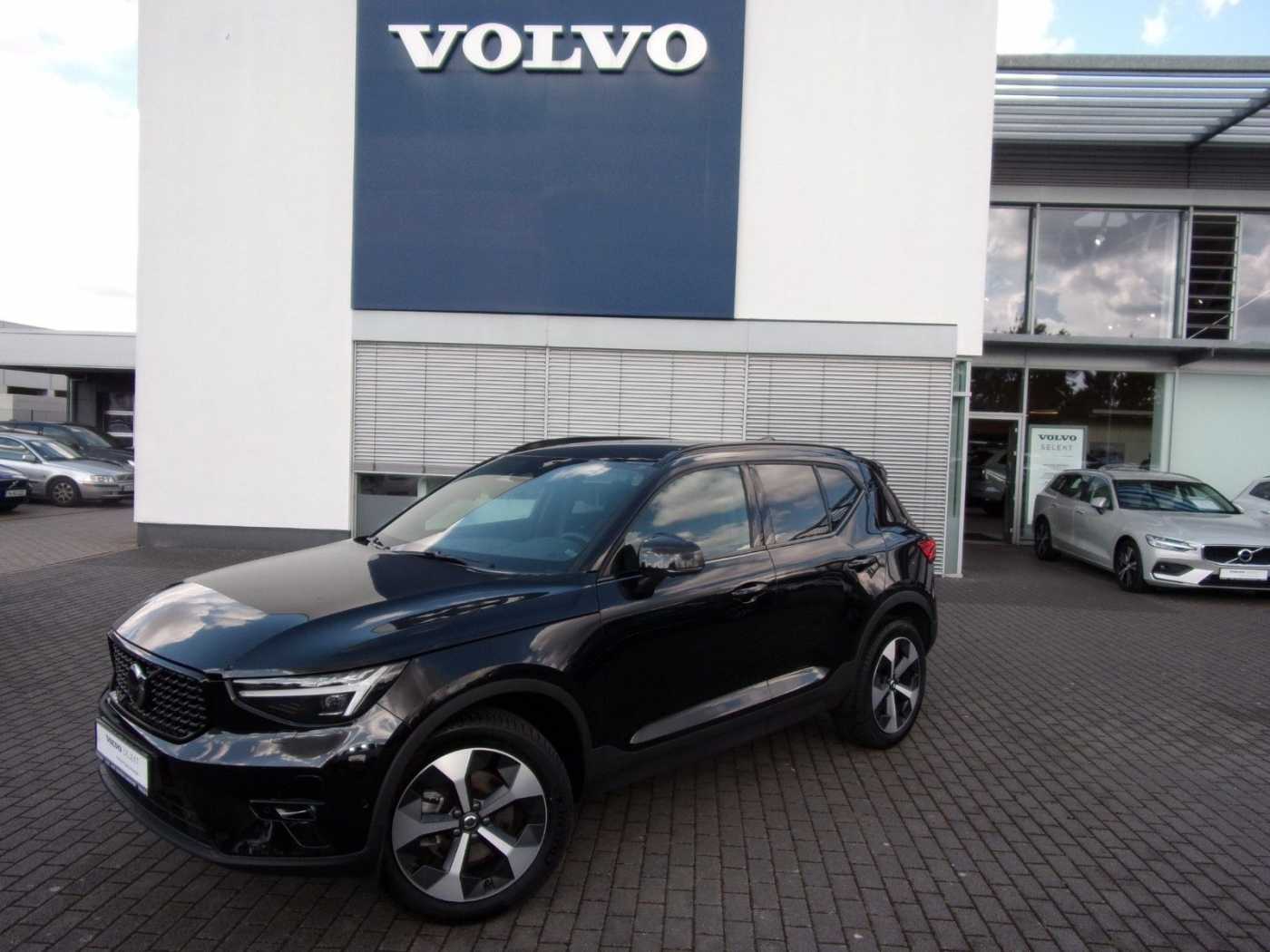 Volvo  B3  Plus Dark 2WD